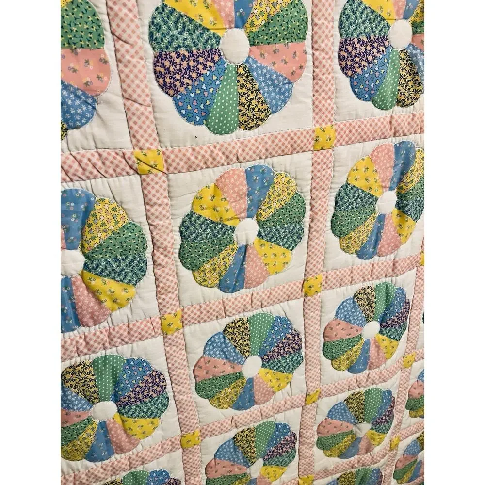 Vintage Handmade Dresden Plate Quilt 94x72 Hand Quilted Pastel Applique